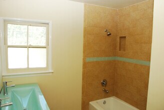 5338 Ben Ave in Valley Village, CA - Building Photo - Building Photo