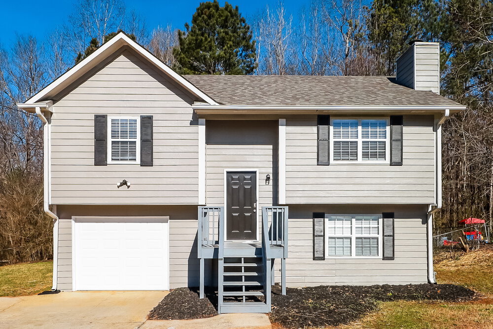 240 Rosewood Dr in Mcdonough, GA - Building Photo