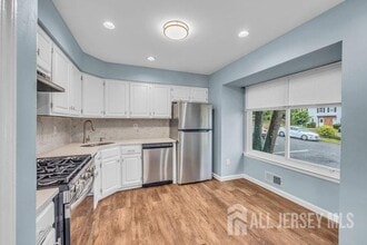 54 Dogwood Ct in Jamesburg, NJ - Building Photo - Building Photo