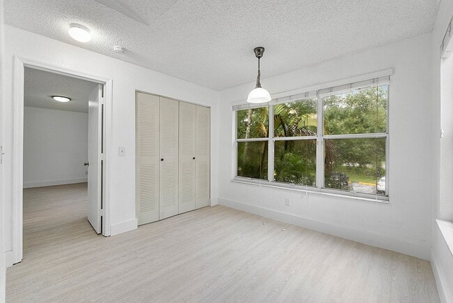 417 Vista Isles Dr in Plantation, FL - Building Photo - Building Photo