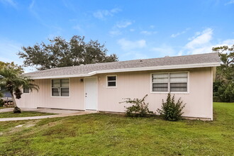 6105 Myrtle Dr in Fort Pierce, FL - Building Photo - Building Photo