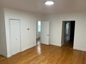 1716 W Cermak Rd, Unit 1 in Chicago, IL - Building Photo - Building Photo