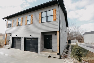 Winding Springs Apartments and Townhomes in Elizabethtown, KY - Building Photo - Building Photo