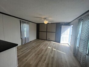 1451 Red Maple Ln in Kalamazoo, MI - Foto de edificio - Building Photo
