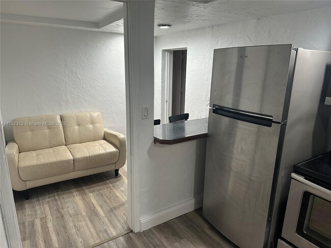 7131 Taft St in Hollywood, FL - Building Photo - Building Photo