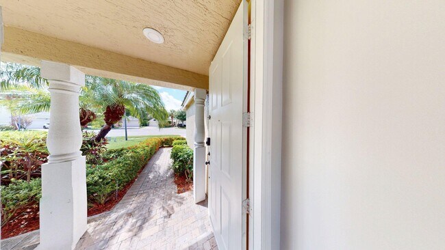 113 Canterbury Pl in Royal Palm Beach, FL - Building Photo - Building Photo