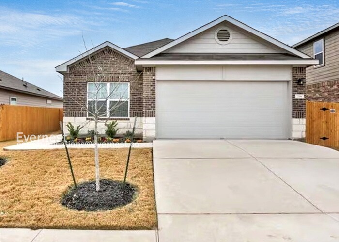 218 Independence Ave in Liberty Hill, TX - Foto de edificio