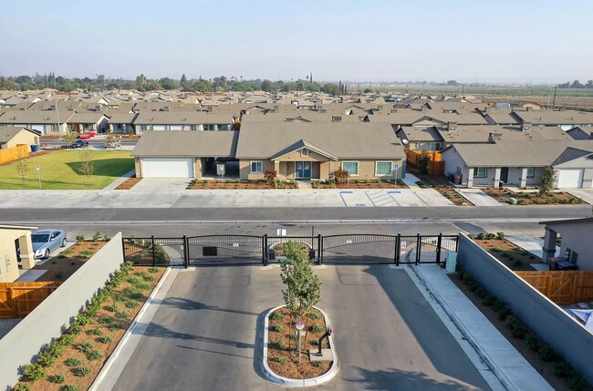 The Cove in Bakersfield, CA - Foto de edificio - Building Photo