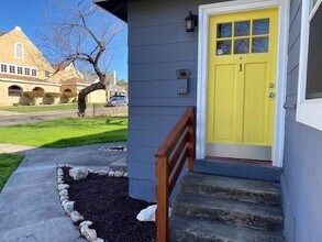 946 W Magnolia Ave, Unit #4 in San Antonio, TX - Building Photo - Building Photo