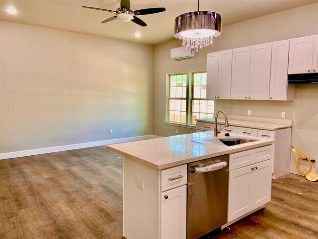 4918 Noble St, Unit B in Houston, TX - Building Photo - Building Photo