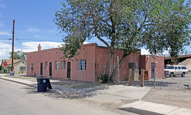 118 Bell Ave SE in Albuquerque, NM - Foto de edificio - Building Photo