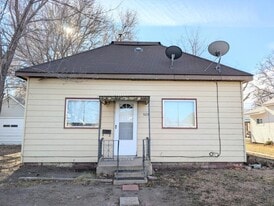 323 Park St in Sterling, CO - Building Photo