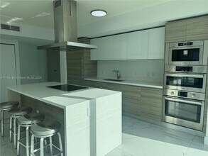 330 Sunny Isles Blvd in Sunny Isles Beach, FL - Building Photo - Building Photo