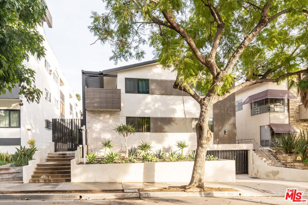 1262 N Sweetzer Ave in West Hollywood, CA - Building Photo