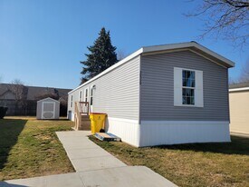 38039 St Tropez Dr in Clinton Township, MI - Building Photo