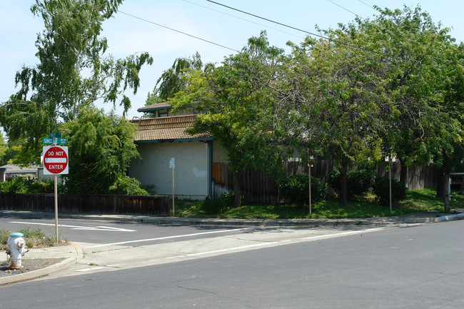 2565-2575 Sinclair Ave in Concord, CA - Building Photo - Building Photo