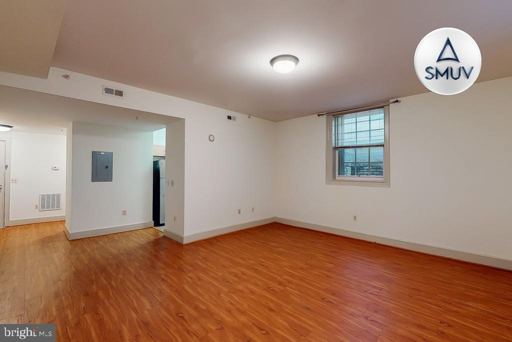 11 E Chase St in Baltimore, MD - Building Photo
