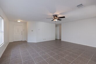 9647 Barbwire in San Antonio, TX - Building Photo - Building Photo