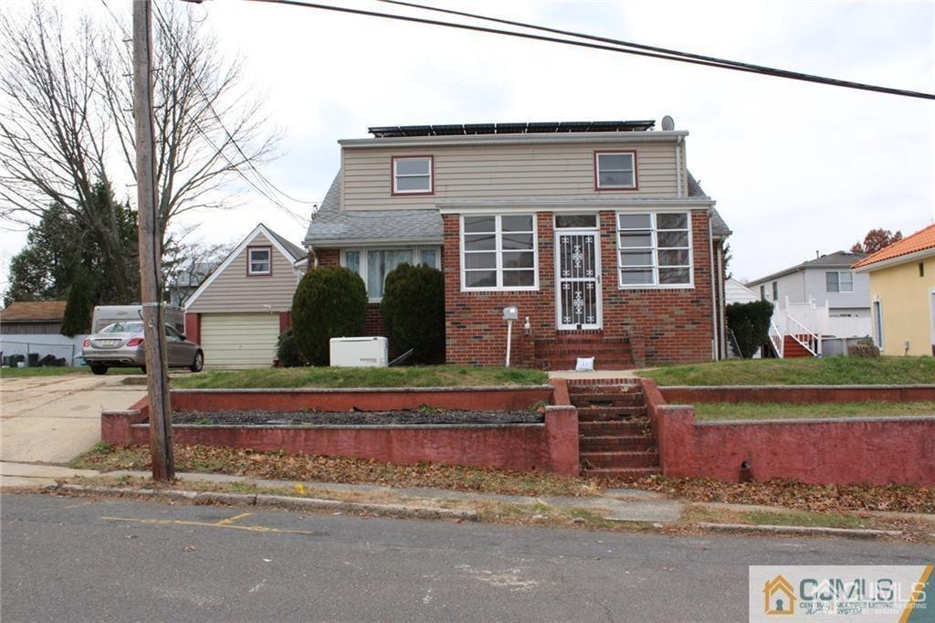 35 Lavern St in Sayreville, NJ - Building Photo