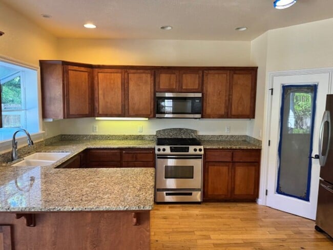 1864 Gabriel Way in Medford, OR - Foto de edificio - Building Photo