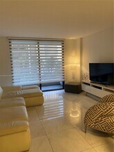 200 SE 15th Rd, Unit 7I in Miami, FL - Building Photo - Building Photo