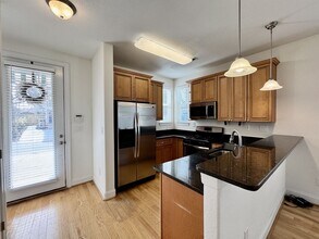 605 Lake Dr in Virginia Beach, VA - Building Photo - Building Photo