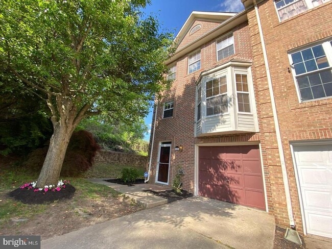 property at 110 Lakeview Ct