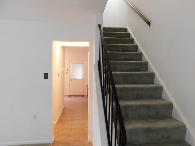 205 Moore Dr in Berryville, VA - Building Photo - Building Photo