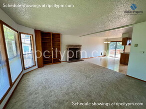 13241 SW 64th Ave in Portland, OR - Building Photo - Building Photo