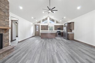 140 N Retreat Dr in Show Low, AZ - Building Photo