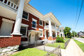 2712 E 26th St in Kansas City, MO - Foto de edificio - Building Photo