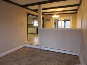 235 Shaker Rd in Enfield, CT - Building Photo - Building Photo