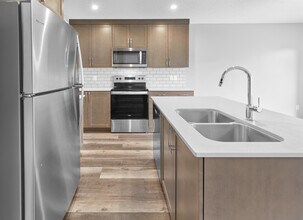 1376 Erker Cres NW in Edmonton, AB - Building Photo - Building Photo