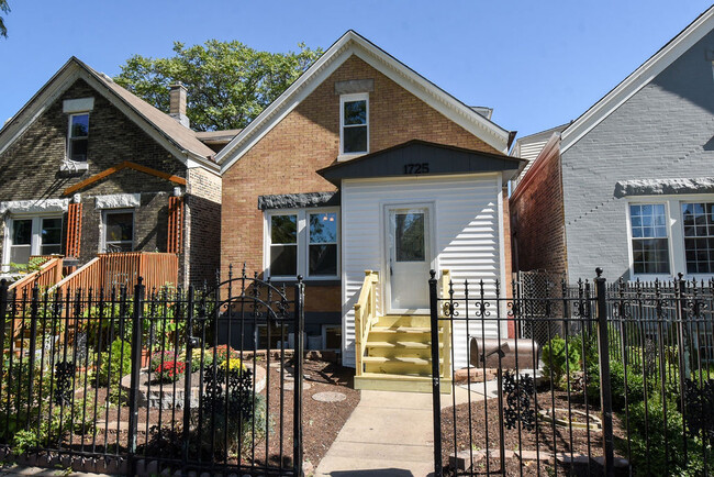 1725 N Ridgeway Ave in Chicago, IL - Foto de edificio - Building Photo