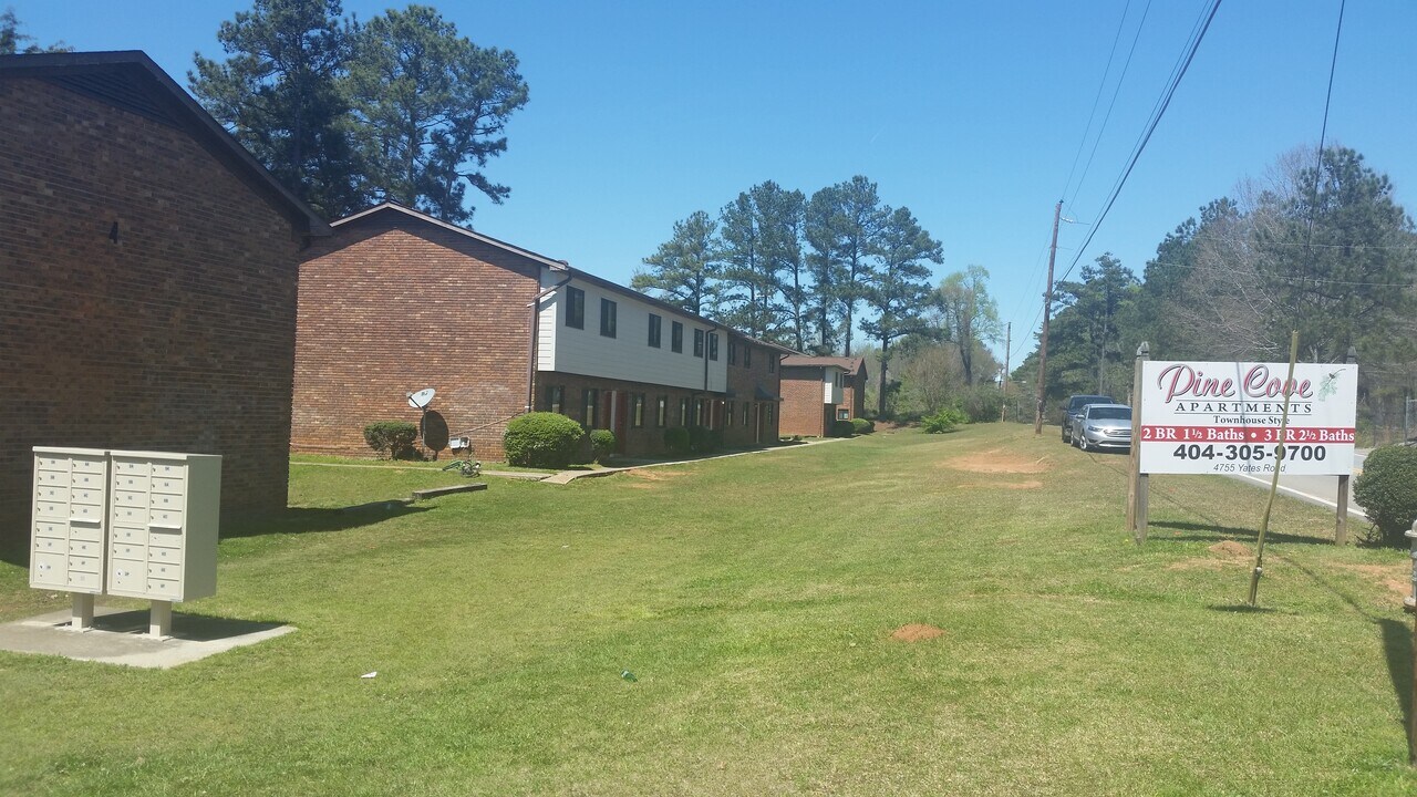 Pine Cove Apartments in Atlanta, GA - Building Photo