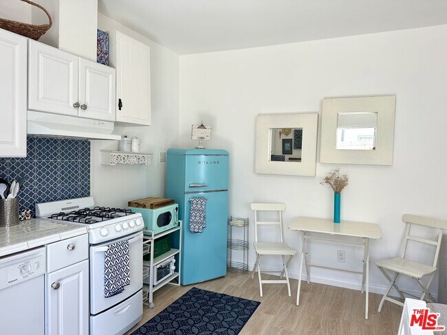 1210 1/2 S Stanley Ave in Los Angeles, CA - Building Photo - Building Photo