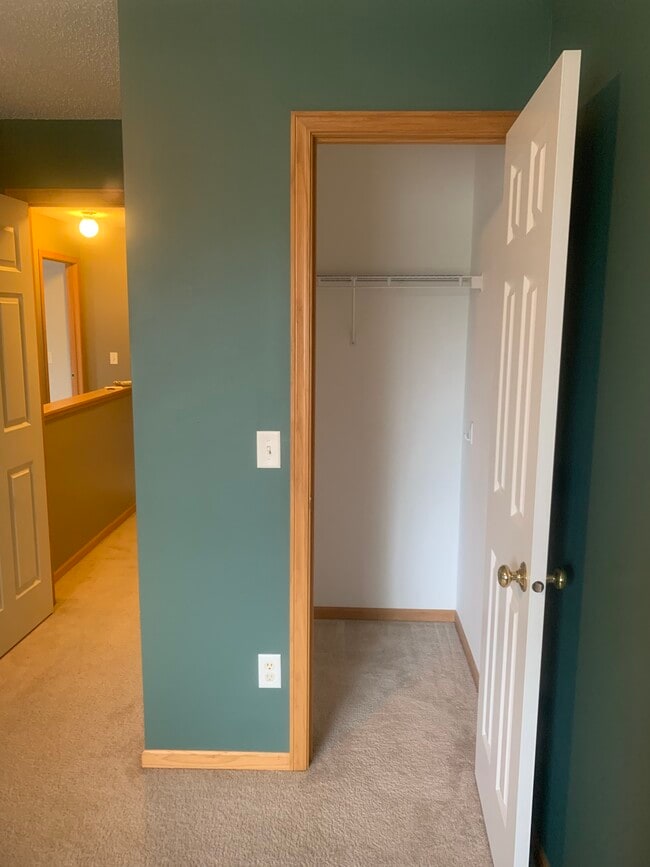 2610 Yellowstone Dr in Hastings, MN - Building Photo - Building Photo