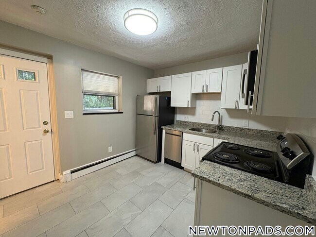 270 Grove St in Newton, MA - Building Photo - Building Photo