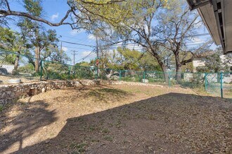 203 Laguna Vista Dr in Austin, TX - Building Photo - Building Photo