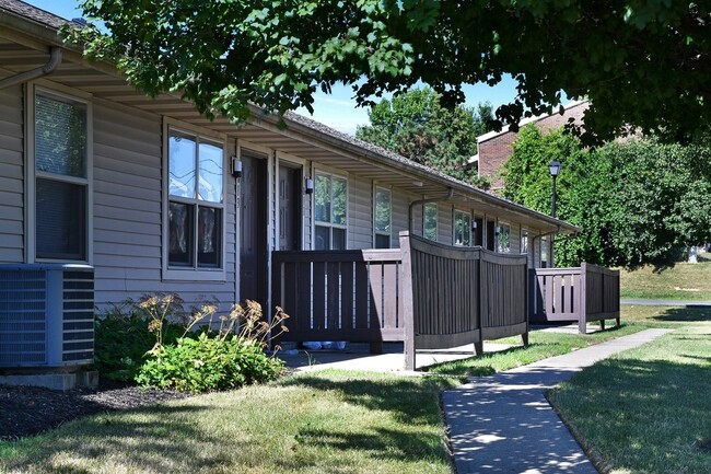 Creekbend Apartments in Columbus, OH - Foto de edificio - Building Photo