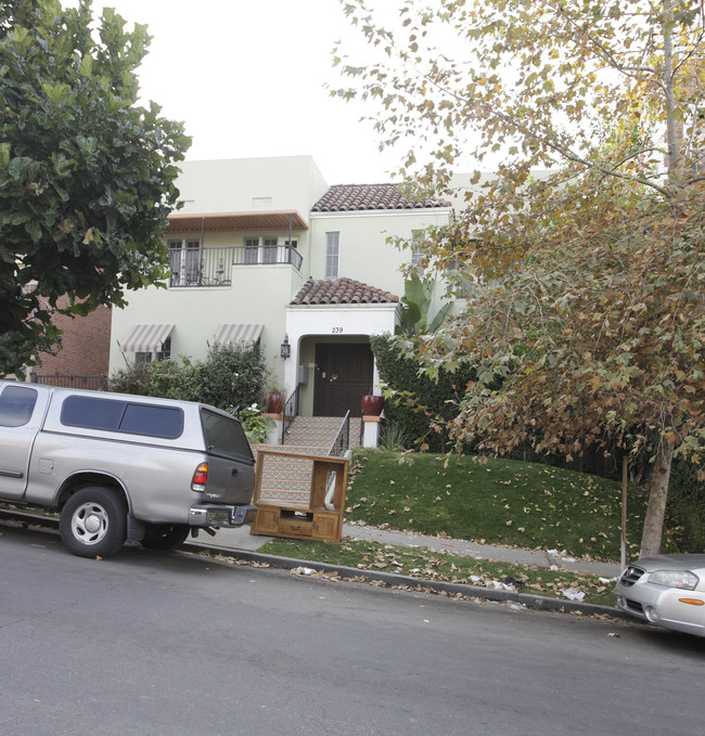 239 N Kenmore Ave in Los Angeles, CA - Building Photo - Building Photo