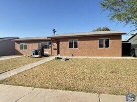 357 W Magnolia St in Brawley, CA - Building Photo