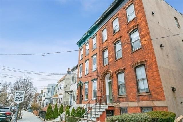 271 Ogden Ave. in Jersey City, NJ - Building Photo