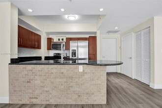 7280 SW 89th St in Kendall, FL - Building Photo - Building Photo