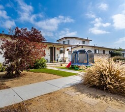 Somerset Apartments in Bellflower, CA - Building Photo - Building Photo