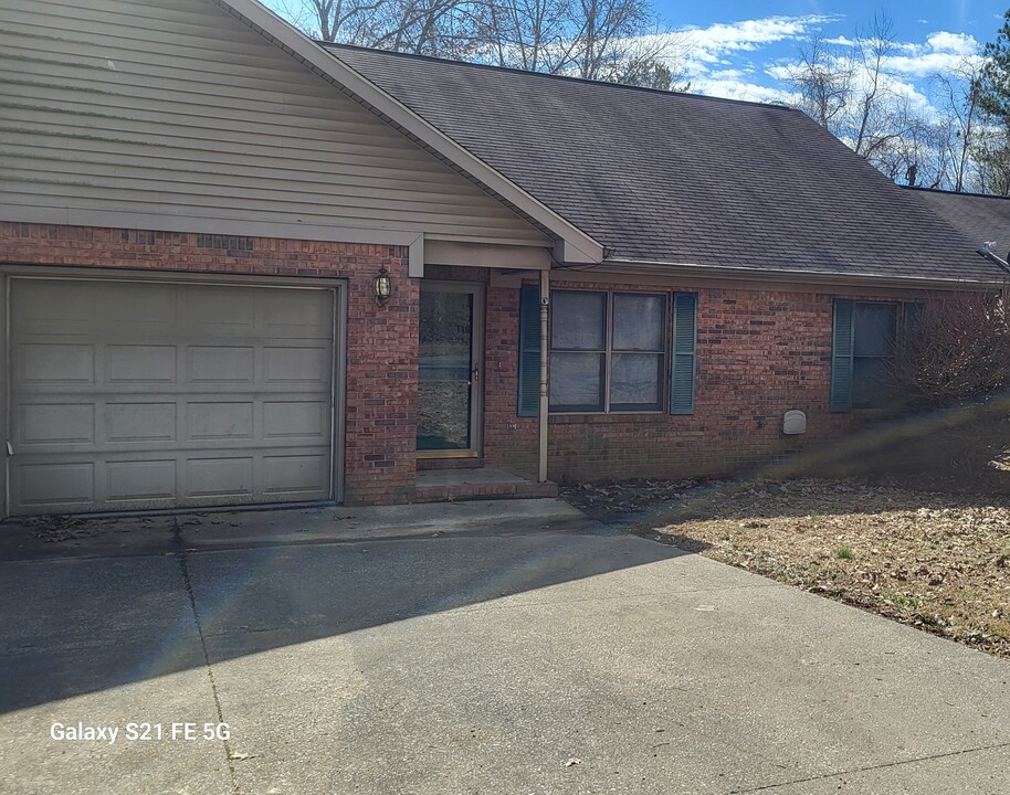 315 Hutchinson Ave in Paducah, KY - Building Photo