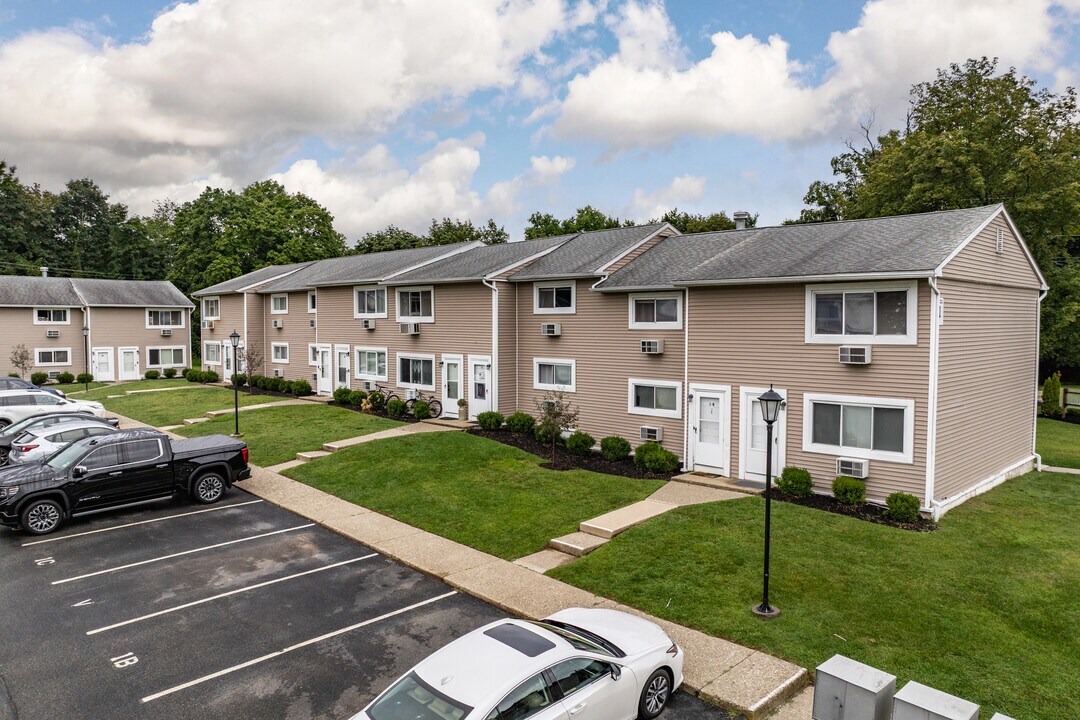 Fishkill Glen Condominiums in Fishkill, NY - Building Photo