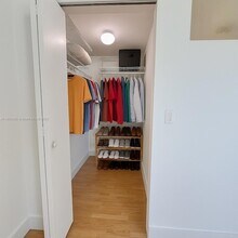 350 NE 24th St, Unit 909 in Miami, FL - Foto de edificio - Building Photo