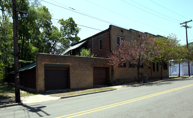 201 Pleasant St in Hot Springs National Park, AR - Foto de edificio - Building Photo