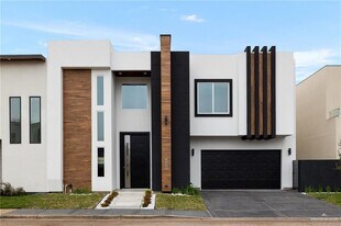 21 S 42nd St in McAllen, TX - Building Photo